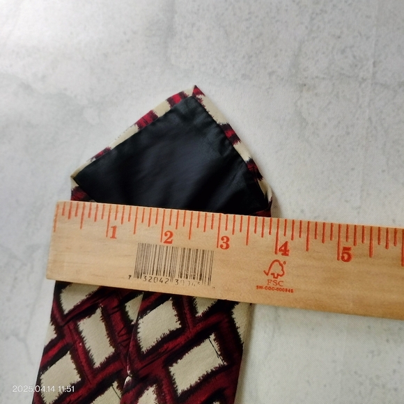 Boss Hugo Boss Silk Geometric Red and Cream Abstract Men's Tie Necktie Italy - Picture 5 of 8